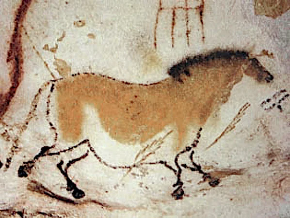 Pferd in Ocker und Schwarz an der Höhlenwand